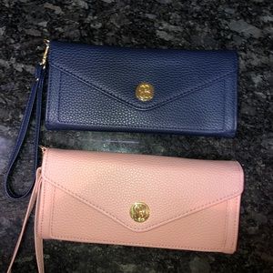 Wristlet/wallet. (2)